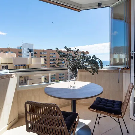 Palmeras - Beachfront With Balcony In