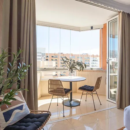 Palmeras - Beachfront With Balcony In